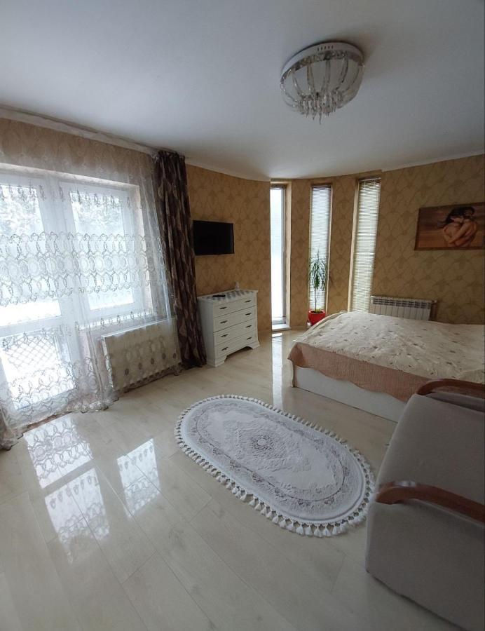 Ferienwohnung Апартамени 1 Кімнатна Суховоля Truskawez Exterior foto